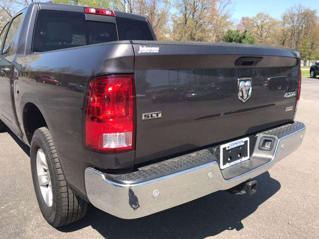 2015 RAM Ram Pickup 1500 4x4 SLT 4dr Crew Cab 5.5 ft. SB Pickup